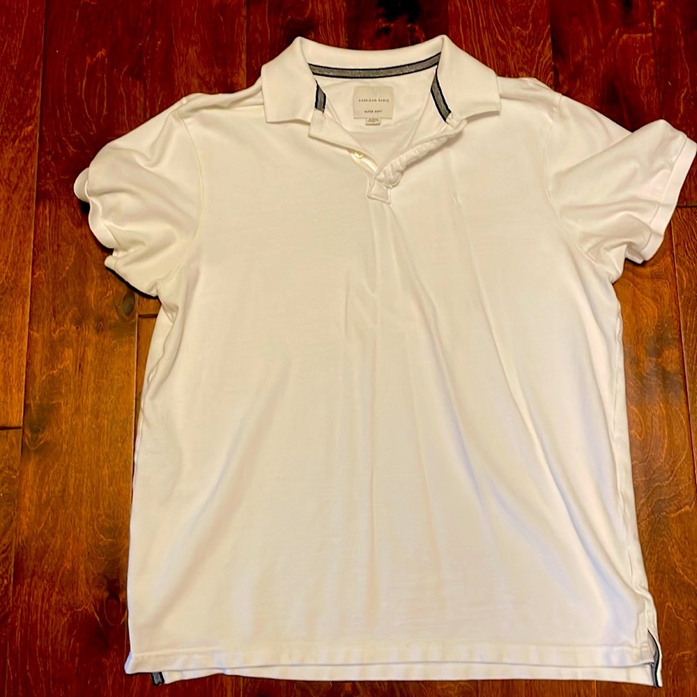 American eagle polo shirt , worn a few times . Great shape!